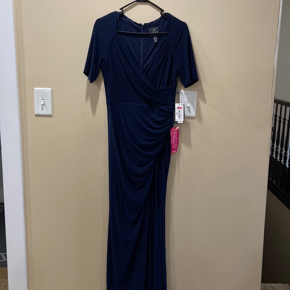 Adrianna Papell size 4 navy blue dress.